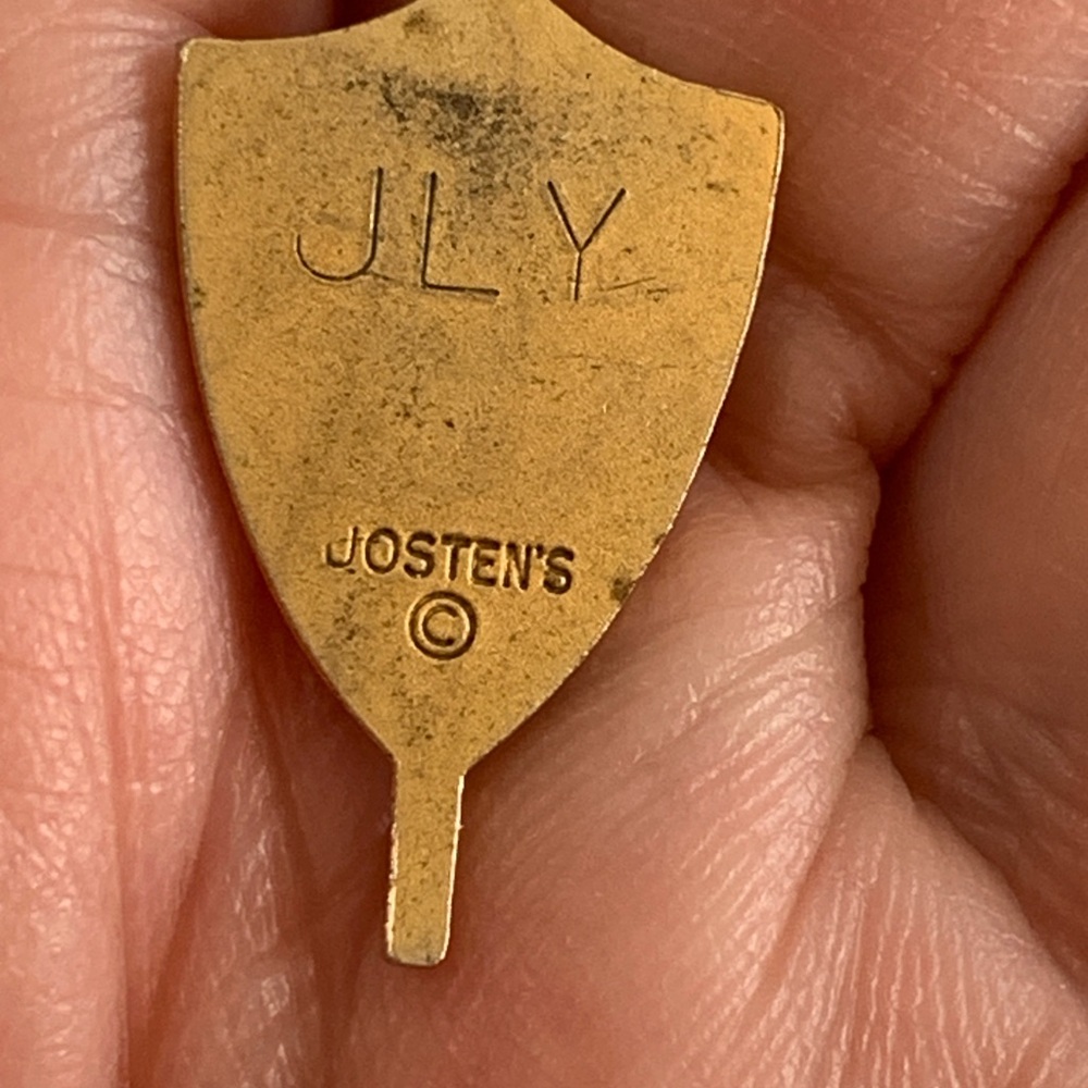 Vintage Senior Pin with Red and Gold Accents, class of 79 - Picture 2 of 3